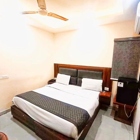 Hotel Shiva International Near By Igi Airport Yeni Delhi Dış mekan fotoğraf