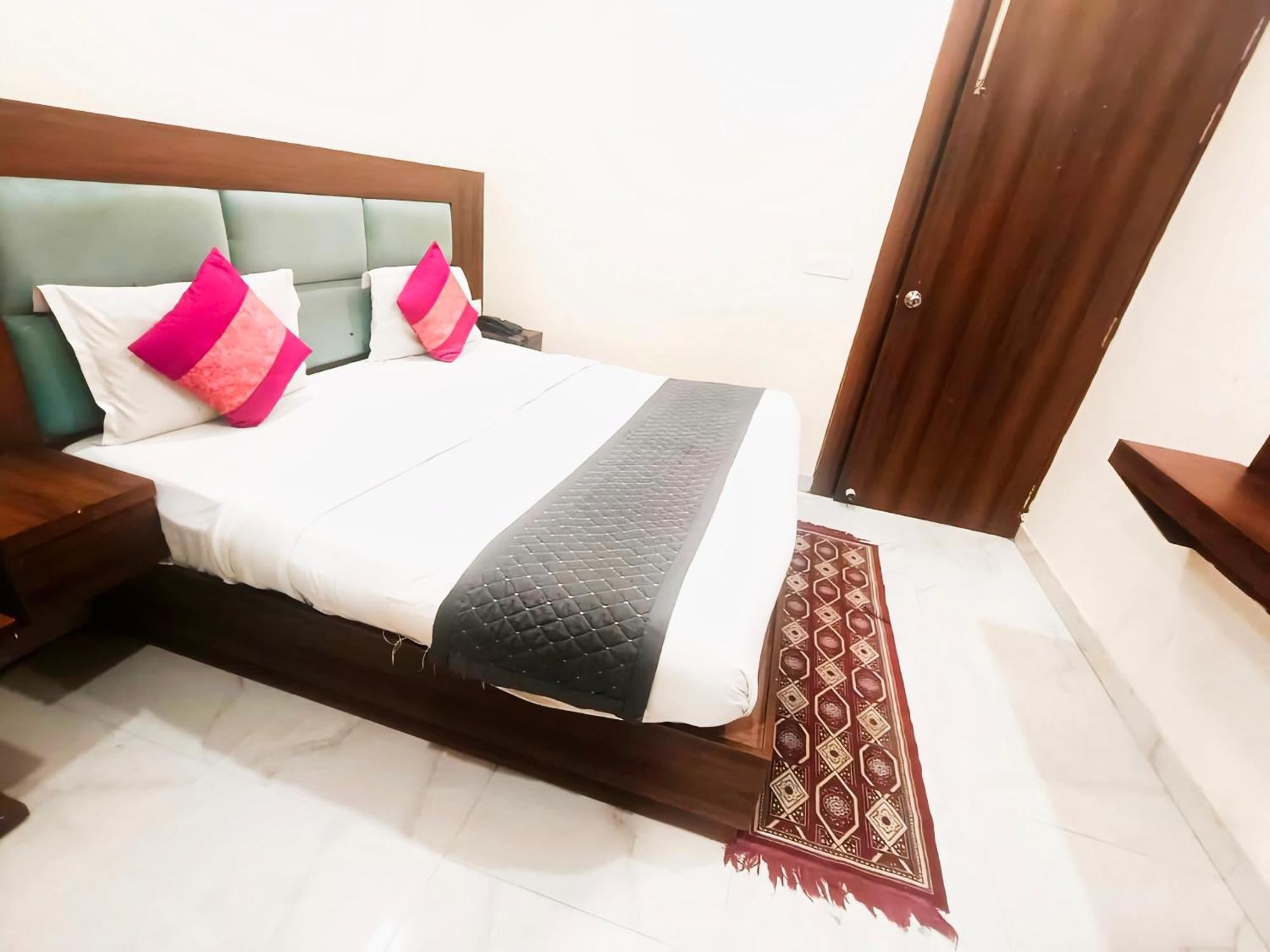 Hotel Shiva International Near By Igi Airport Yeni Delhi Dış mekan fotoğraf