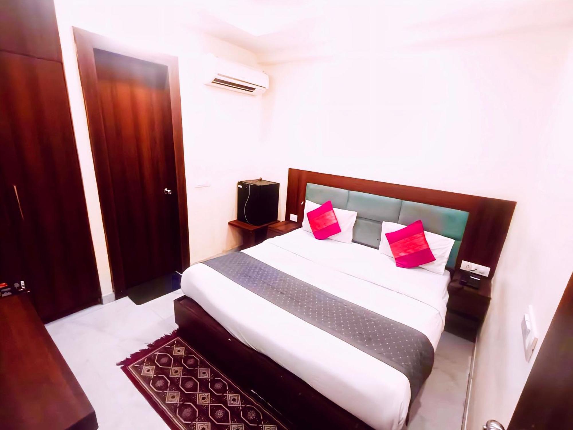 Hotel Shiva International Near By Igi Airport Yeni Delhi Dış mekan fotoğraf